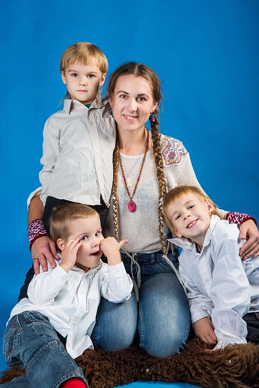 Ingula Rinkevičienė su trimis savo atžalomis