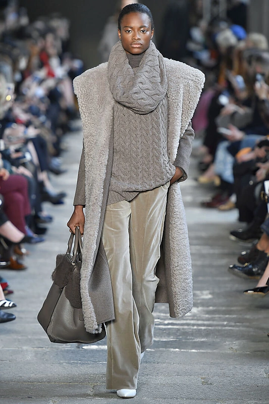 „Max Mara“ ruduo/žiema'17