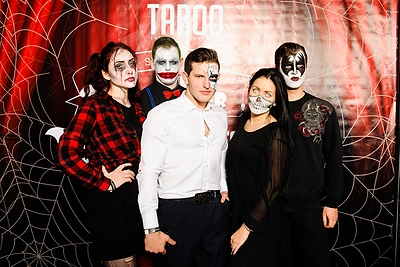 Įspūdingais kostiumais pasipuošę lietuvaičiai neatsispyrė Helovino linksmybėms