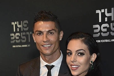 Cristiano Ronaldo su širdies drauge Georgina Rodriguez ir sūnumi