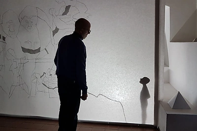 Dailininkė, grafikė Diana Radavičiūtė ir tapytojas Vytenis Lingys Vilniuje surengė šviesos instaliacijų parodą „Kita tamsos pusė“