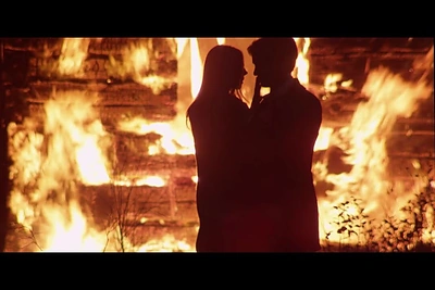 Dėl „Daddy Was A Milkman“ vaizdo klipo senas namas buvo sudegintas iki pat pamatų