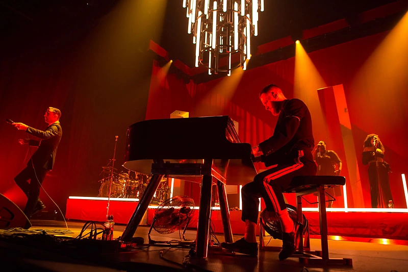 „Hurts“ koncerto akimirkos