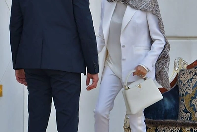 Prancūzijos prezidentas Emmanuelis Macronas su žmona Brigitte Trogneux Macron - vizito akimirkos Jungtiniuose Arabų Emyratuose