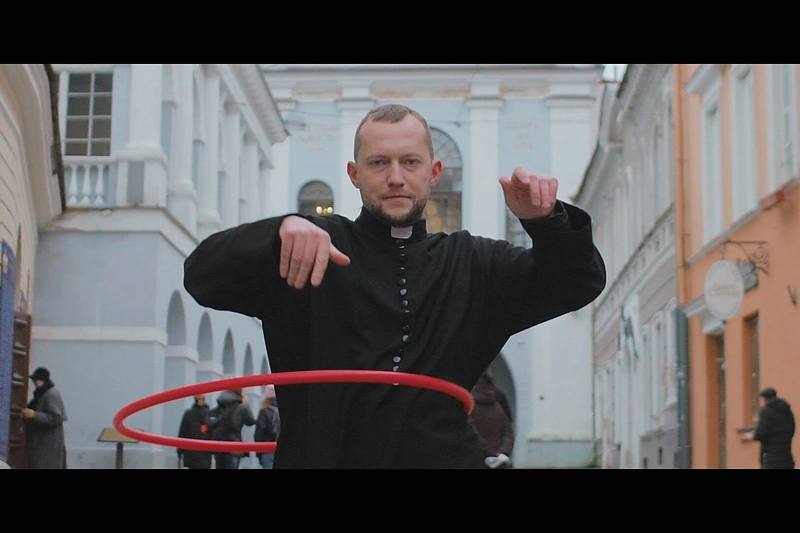 Dėl Tomo Sinickio garsūs žmonės viešai suko lanką