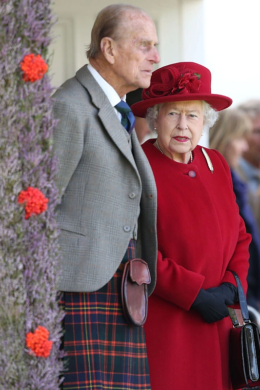 Karalienė Elizabeth II su sutuoktiniu princu Philipu švenčia vestuvių metines