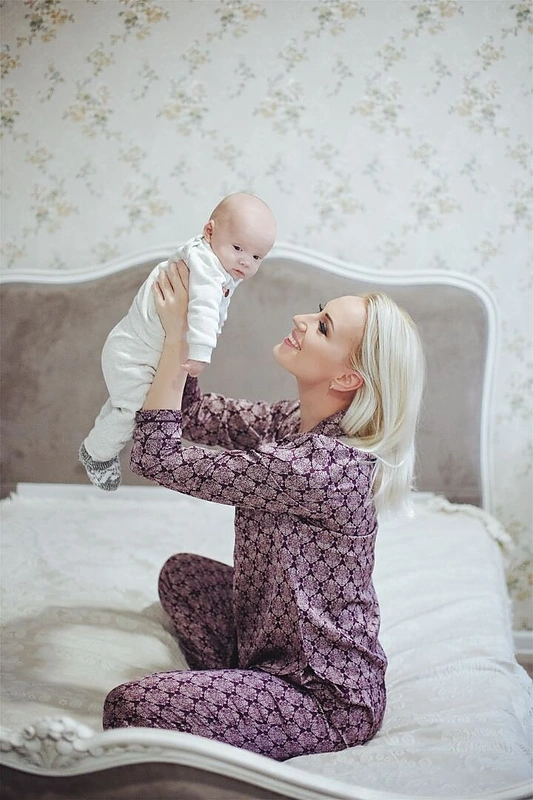 Augustė Vedrickaitė su sūnumi Arijumi