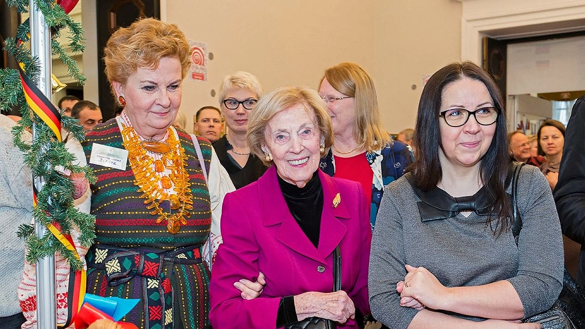 Tarptautinės Kalėdų labdaros mugės atidarymo akimirkos