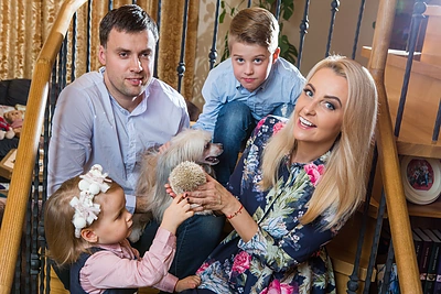 Lina Bražinskaitė-Tupikovskienė su šeima