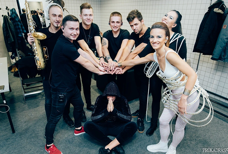 Egidijus Dragūnas pasipuošė Simonos Starkutės kurtu kostiumu