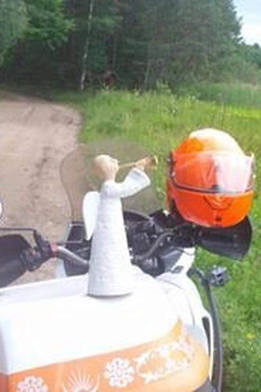 Regina Laisvė Žemaitienė keliaudama motociklu sumanė kurti žvakes su angelų atvaizdais