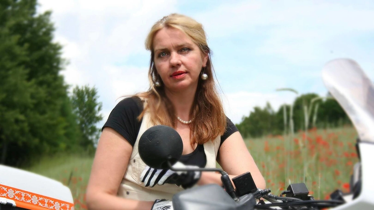 Regina Laisvė Žemaitienė keliaudama motociklu sumanė kurti žvakes su angelų atvaizdais