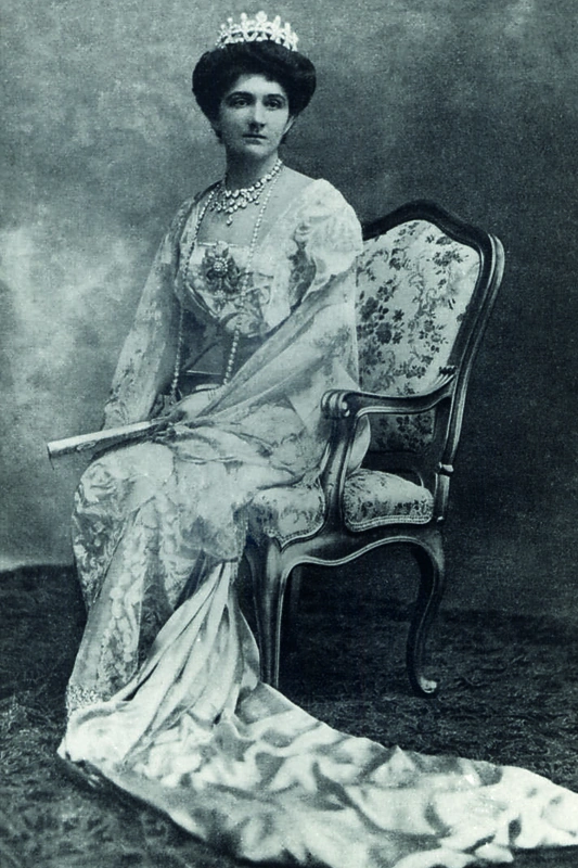 Karalienė Elena apie 1915 m.