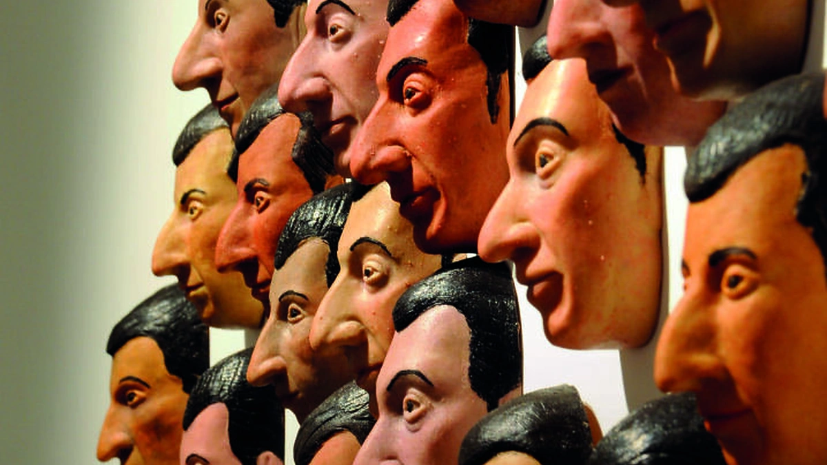 Maurizio Cattelano menas