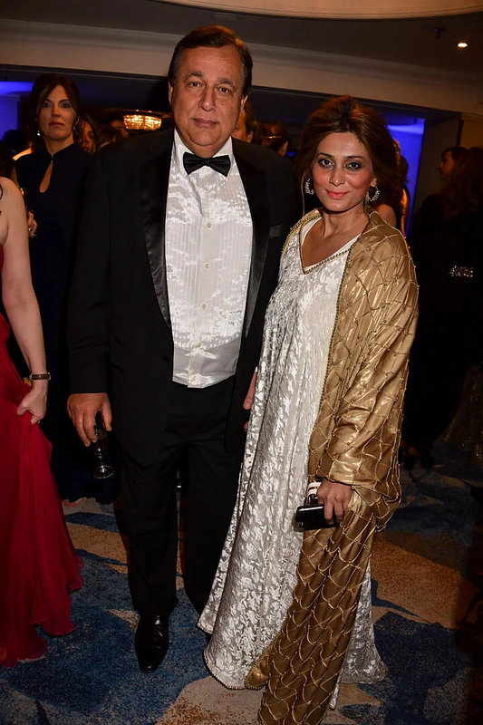 Hasnatas Khanas su sužadėtine Somi