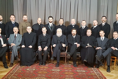 Žymūs aktoriai atkūrė garsiąją Nepriklausomybės akto signatarų nuotrauką