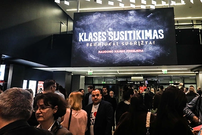 Filmo „Klasės susitikimas. Berniukai sugrįžta!“ raudono kilimo premjeros akimirka