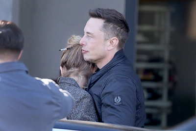 Elonas Muskas ir Amber Heard Los Andžele 2017-ųjų gruodį