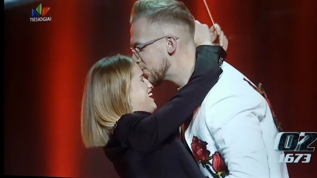 Linas pasipiršo mylimajai Rūtai