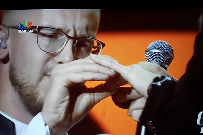 Linas pasipiršo mylimajai Rūtai