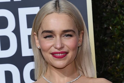 Emilia Clarke pagaliau išdavė, kas atsakingas už pasaulį prajuokinusį vienkartinį puodelį „Sostų karuose“