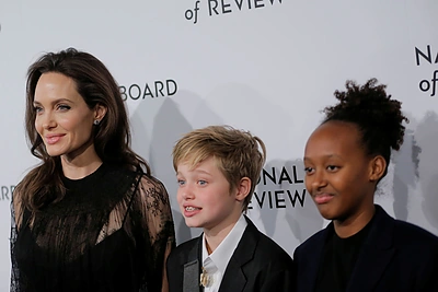 Angelina Jolie šventėje su dukromis Shiloh ir Zahara