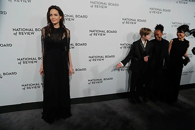 Angelina Jolie šventėje su dukromis Shiloh ir Zahara