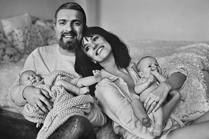 Deivydas ir Katažina Zvonkai su dvynukais