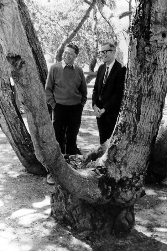 Abrahamas Maslowas kairėje, aštuntasis dešimtmetis