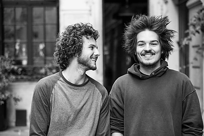 Paaiškėjo, kas apšildys „Milky Chance“ koncertą