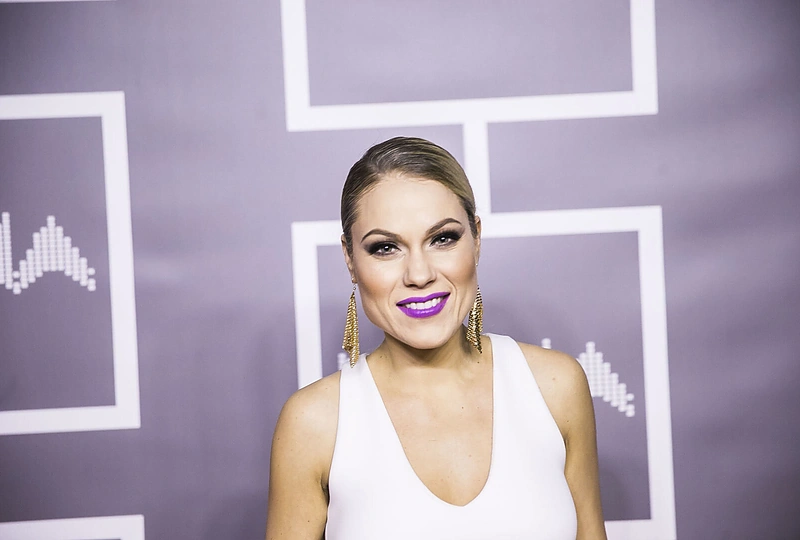 Raudonu M.A.M.A kilimu žengė muzikos pasaulio įžymybės