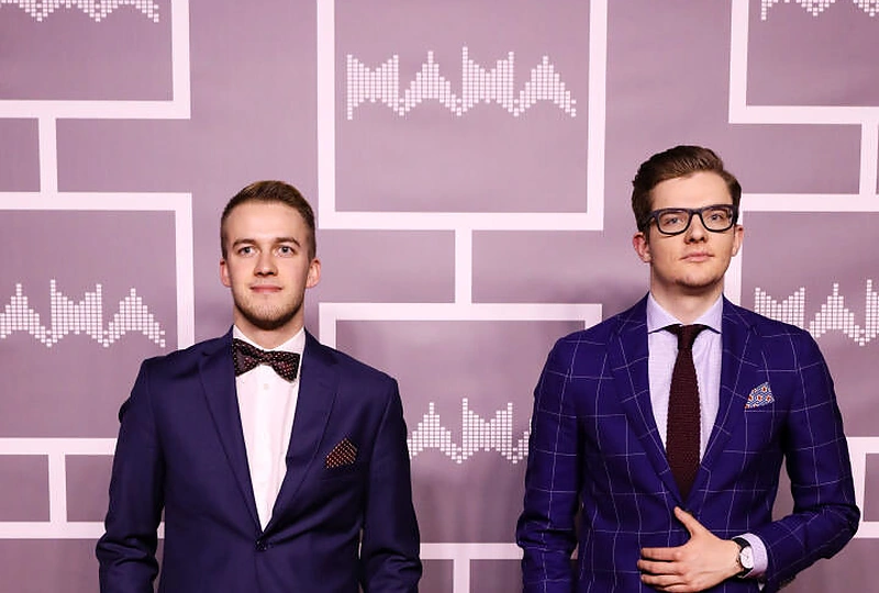 Raudonu M.A.M.A kilimu žengė muzikos pasaulio įžymybės