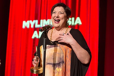 Mylimiausios aktorės apvovanojimo akimirka / „Domino“ teatro nuotr.