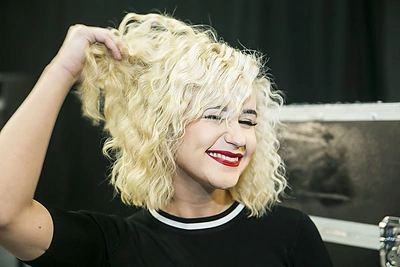 „Eurovizijos“ pusfinalio dalyvė Ruta Loop – kunkuliuojantis pozityvumo ugnikalnis