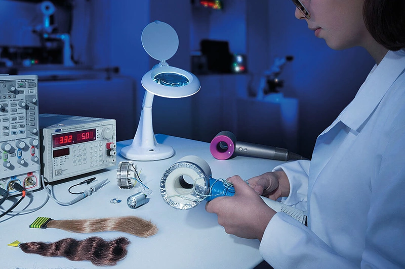 „Dyson Supersonic“ nežaloja plaukų