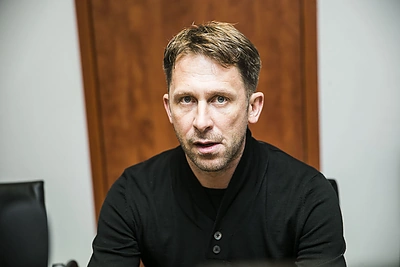 Dėl skandalo E.Dragūno muzikos atsisako ne tik radijo stotys: atlikėjas nebepasirodys festivalyje