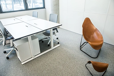 „Green Hall 2“ duris atvėrė aukštos klasės bendradarbystės ir aptarnaujamų biurų erdvė „Monday Office“