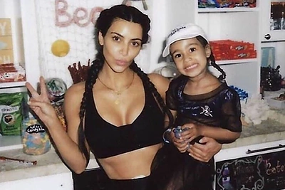 Erotinę Kim Kardashian nuotrauką padarė ne kas kitas, o jos keturmetė dukra