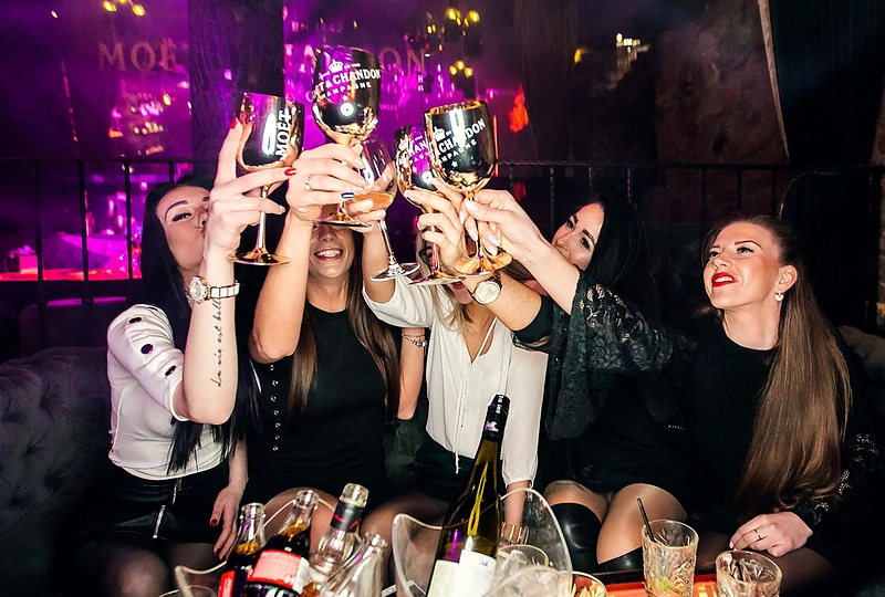 „Goda Alijeva & Driule XL“ drabužių kolekcija pristatyta "Mojo Lounge"