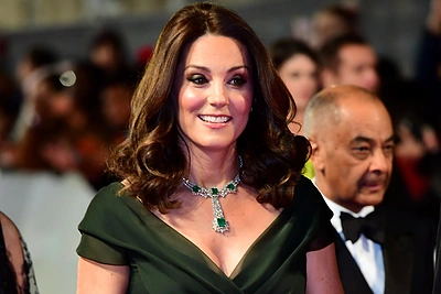 Į kino šventę atvyko ir šurmulį dėl suknelės kėlusi besilaukianti Kembridžo hercogienė Catherine