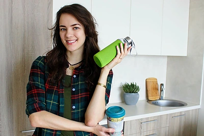 Švęskime šimtmetį! Vokietijoje užaugusi lietuvė ėmėsi „Zero Waste“ iššūkio – mėnesį savo šiukšles kaupė balkone