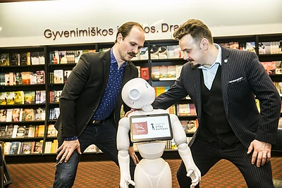Knygynų tinklas „Pegasas“ klientų konsultavimui įdarbino robotą Peperį