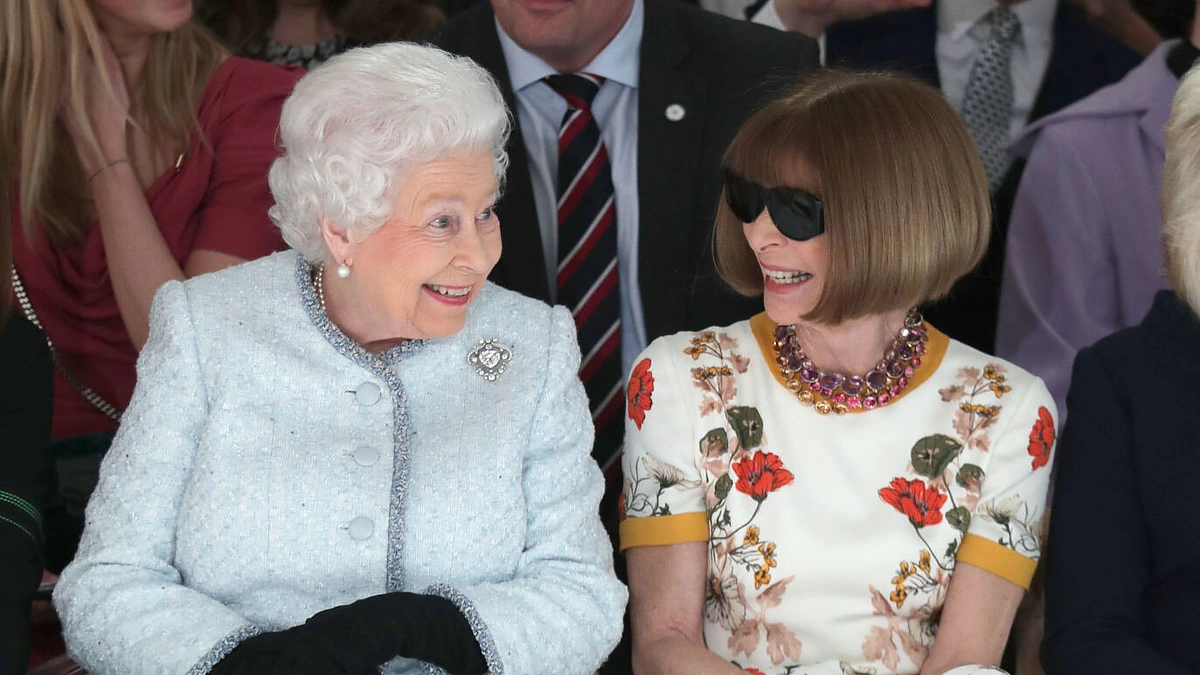 Elizabeth II ir Anna Wintour Londono mados savaitėje