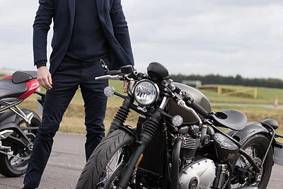 Princas Williamas išbandė naują motociklą