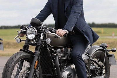 Princas Williamas išbandė naują motociklą