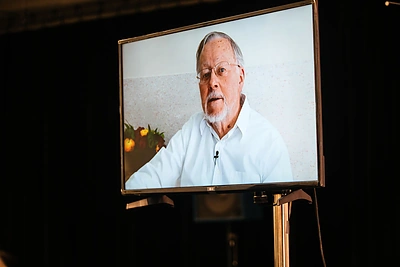 Vytautas Landsbergis savo knygos pristatyme Vilniaus knygų mugėje nepasirodė: profesorius vis dar serga