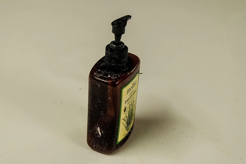 Bertas ir Ignė iš antrinių žaliavų pagamino vazonėlių