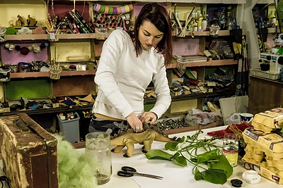 Bertas ir Ignė iš antrinių žaliavų pagamino vazonėlių