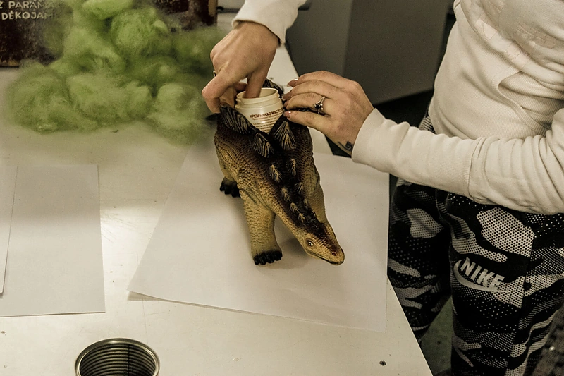 Bertas ir Ignė iš antrinių žaliavų pagamino vazonėlių