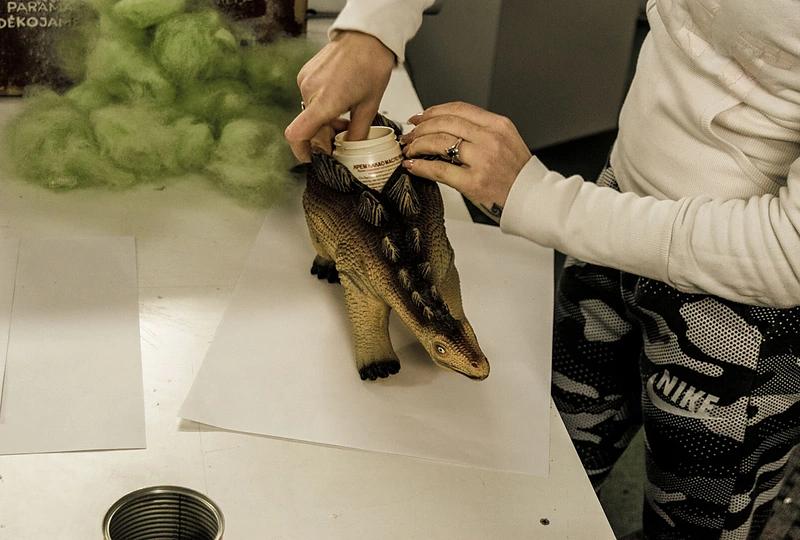 Bertas ir Ignė iš antrinių žaliavų pagamino vazonėlių